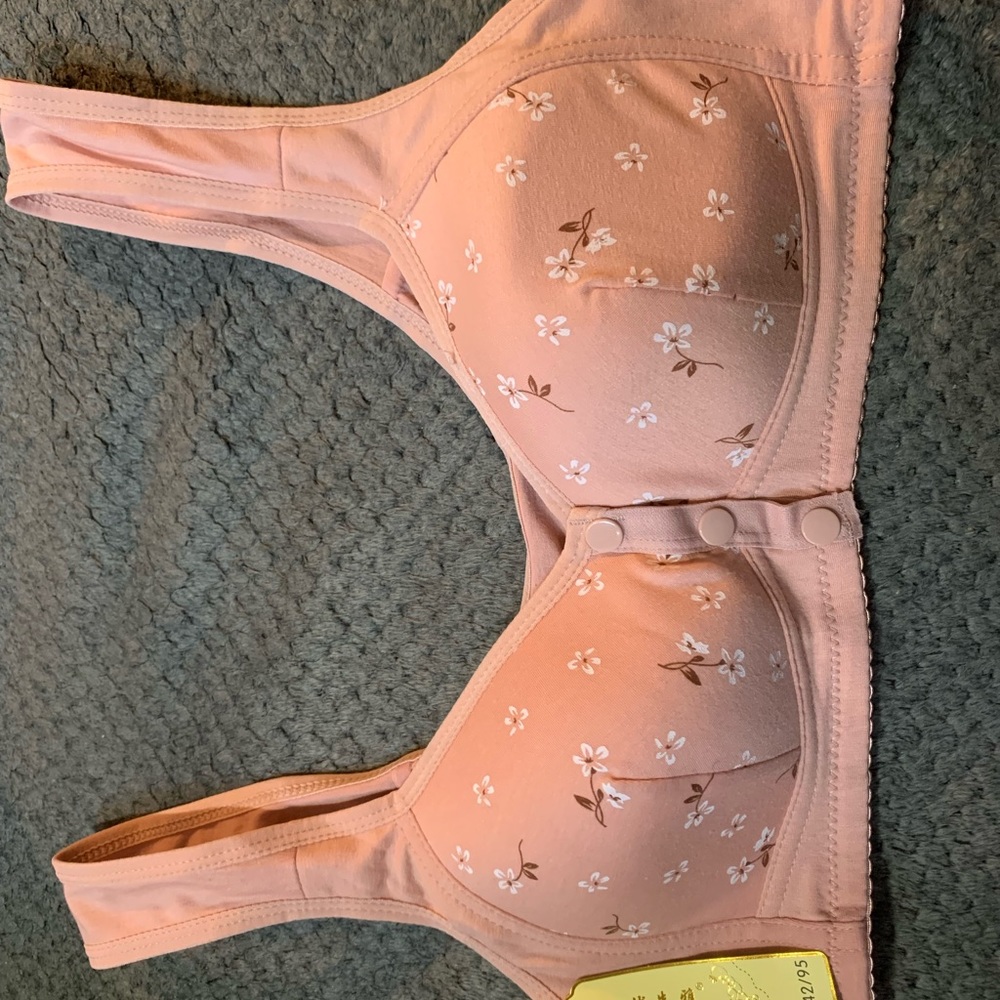 NWT Front Close Wireless Bra